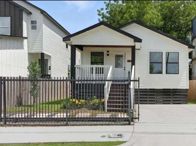 Photo - 1311 E 35th St