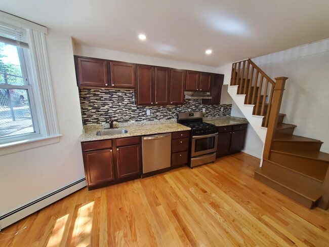 Photo - 233 Broadway Unidad 3