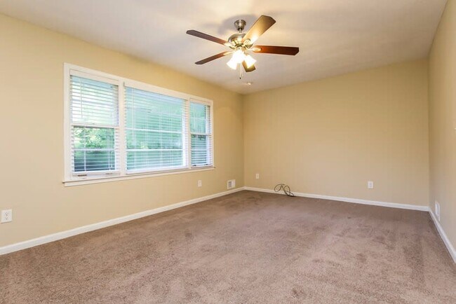 Photo - 1398 Yates Ave