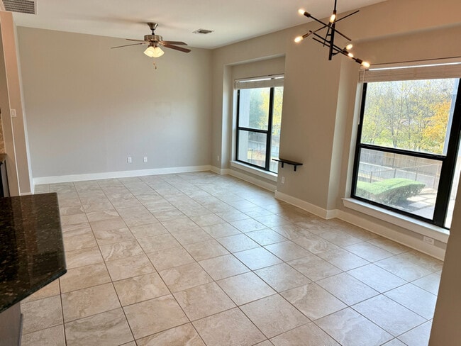 Photo - 1500 Lorraine Loop