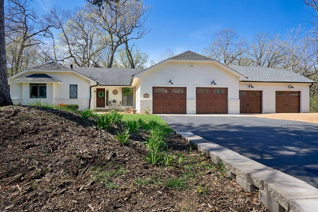 Photo - 1832 Essex Rd