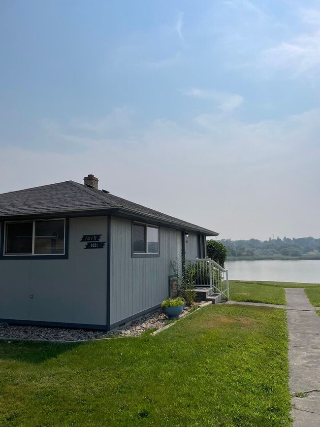 Photo - Prime Location! 2-Bed, 1-Bath Apartment with Lake Views and Near Downtown – Move-In Ready!