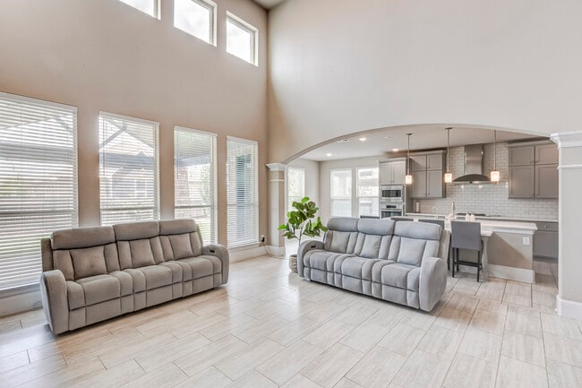 Building Photo - 405 Millard St