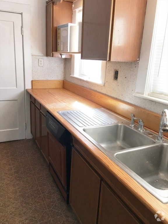 Building Photo - 231 Corey Rd Unit 1 Rental