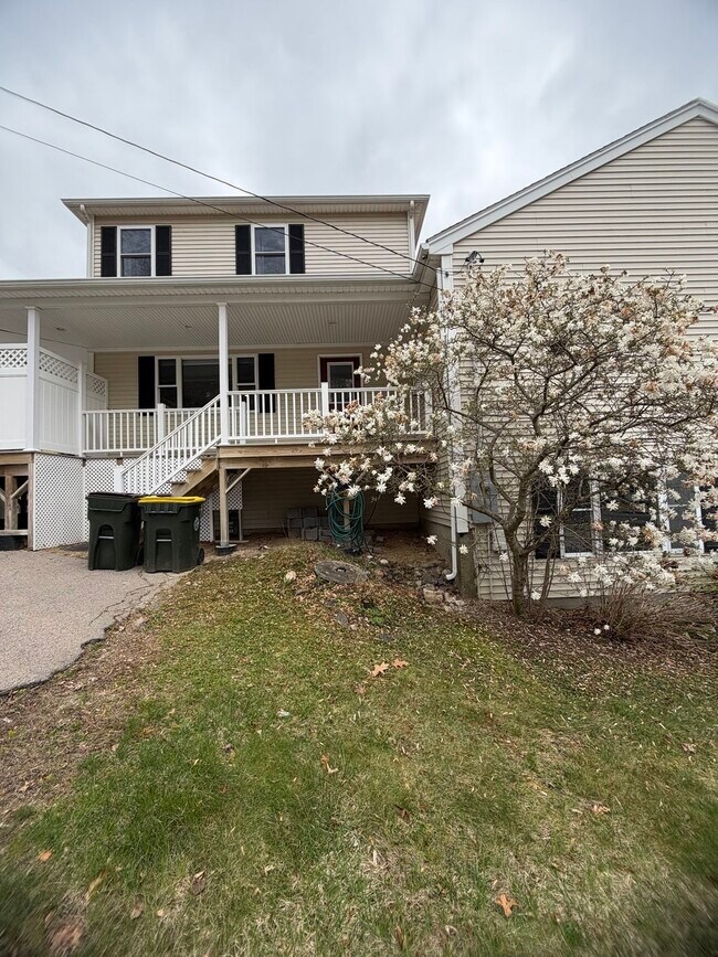 81 N Main St