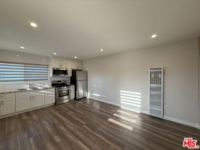 Photo - 2012 S Holt Ave Unit 2014