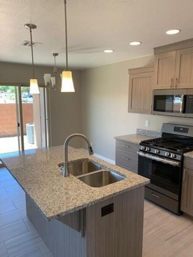 Photo - Desert Hills Gem