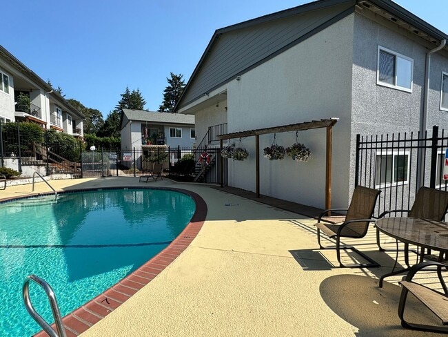 Photo - 2 Bed, 1 Bath Upstairs - Updated Flooring Unit 3442-46