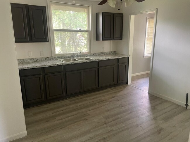 Photo - 5134 Hereford St