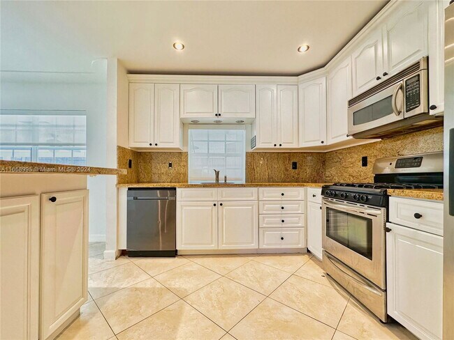 Photo - Northeast 18th Court, Miami, FL 33179 - 4 ...