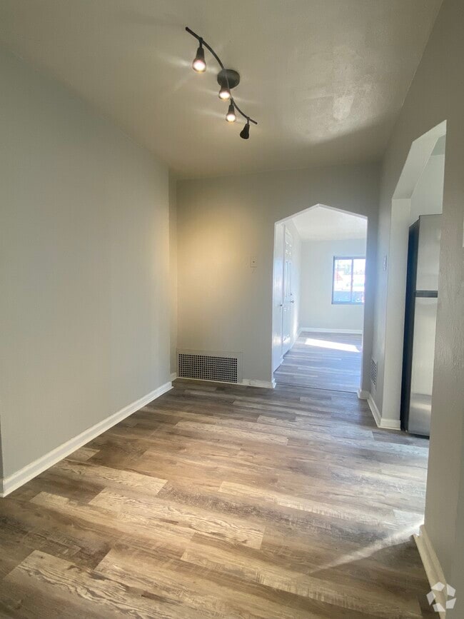 Building Photo - 5422 Chippewa St Unit 2W Rental