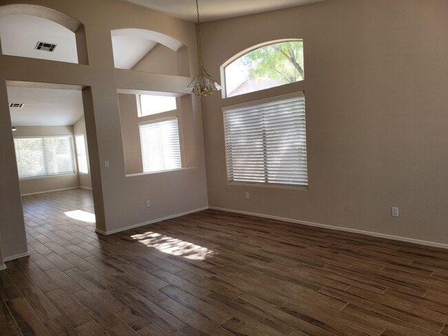 Photo - Updated 3 bed with 3-Garage in Bridlewood Subdivision