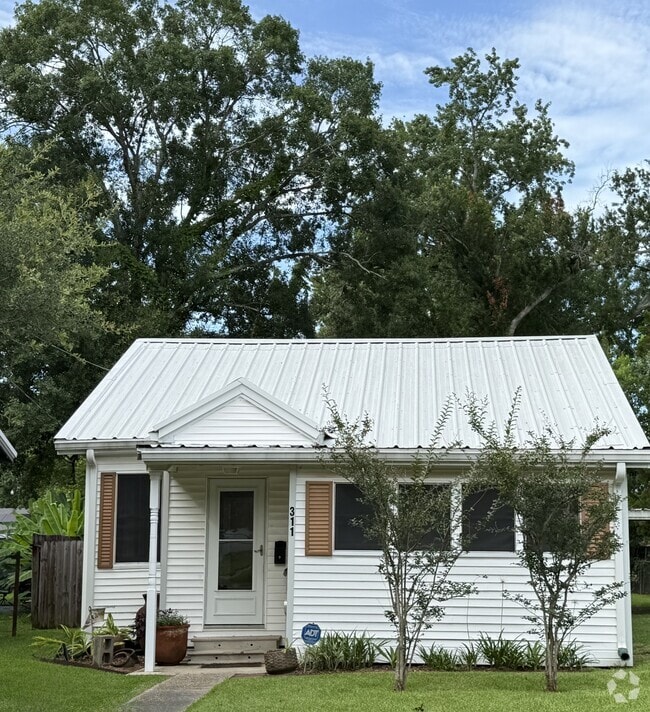 Building Photo - 311 Oak St Rental