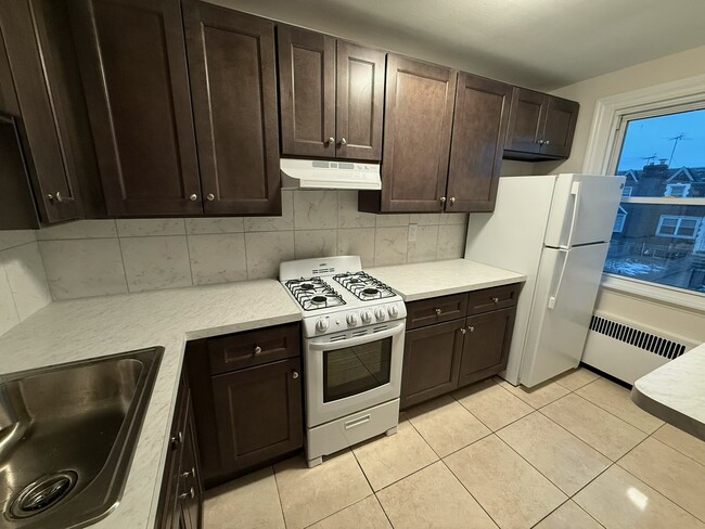 Building Photo - 6400 Marsden St Unit 2