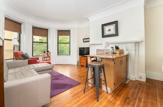 Building Photo - 9 Buswell St Unit 2f