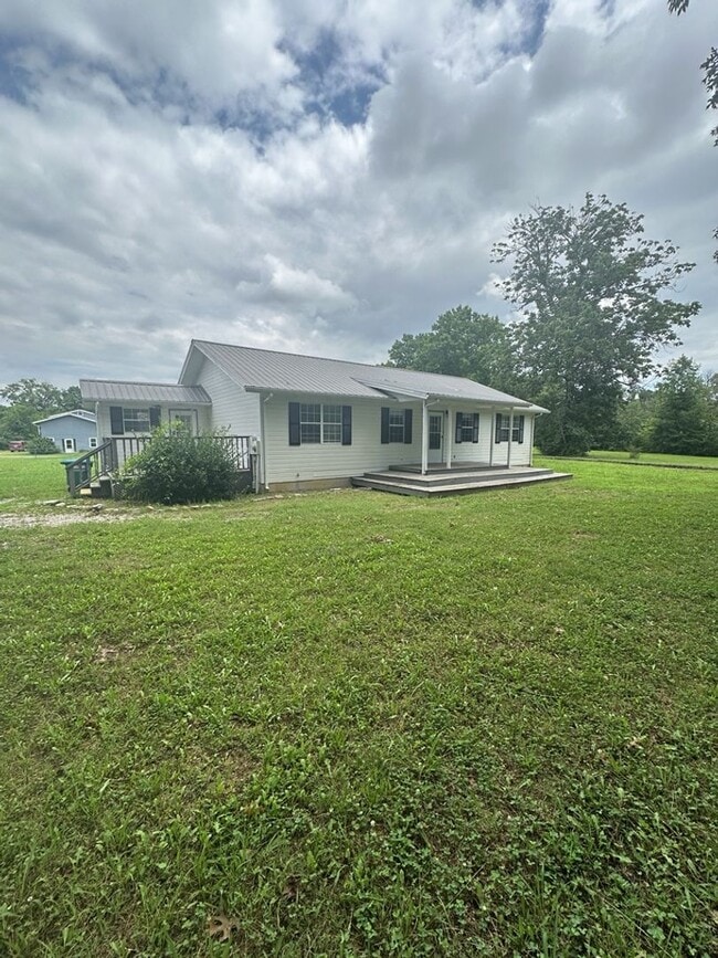 Building Photo - Quiet 3 Bedroom 2 Bath with Creek Access!! – Pet Friendly!