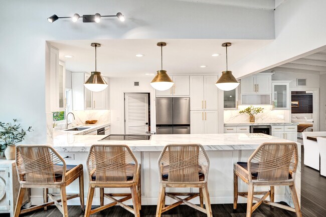Photo - 915 N Swinton Ave