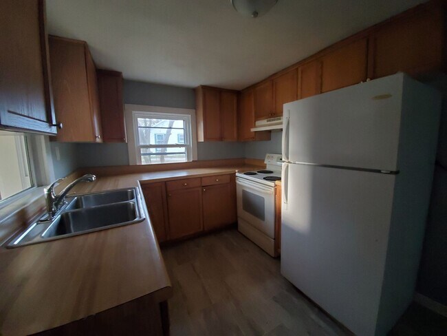 Photo - 1713 Murchison Rd