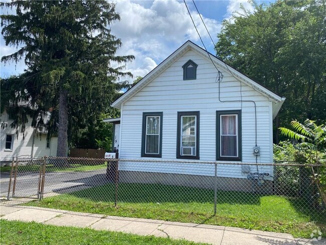 Building Photo - 3 bedroom, House