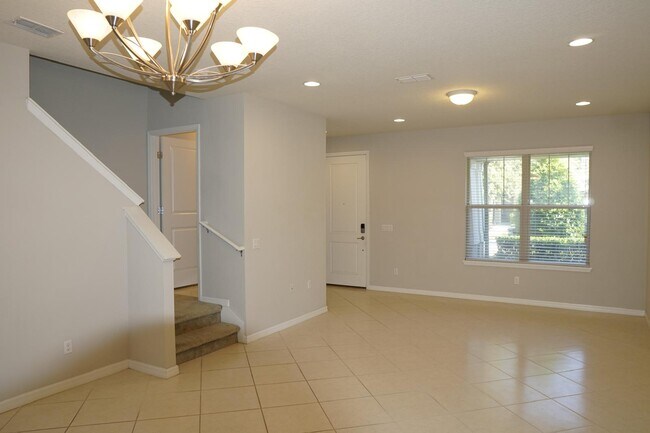 Photo - 5151 Caspian St