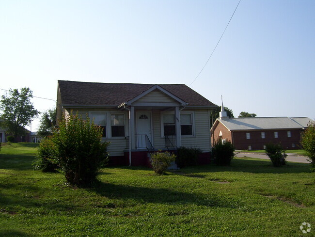 Building Photo - 748 Lincoln Rd Rental