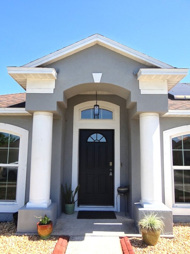 Photo - 4 bedroom & 2 bath home off of Bloomingdale Ave.
