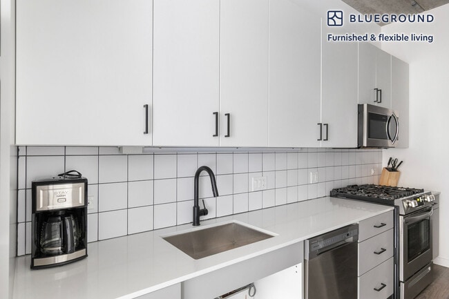 Photo - 61 W Erie St Unidad FL2-ID1396