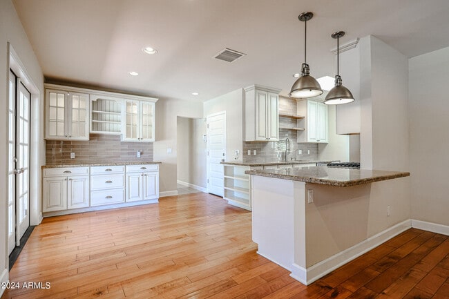 Photo - 327 E Keim Dr