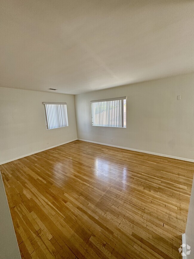 Building Photo - 5424 Vantage Ave Unit 5424 Rental