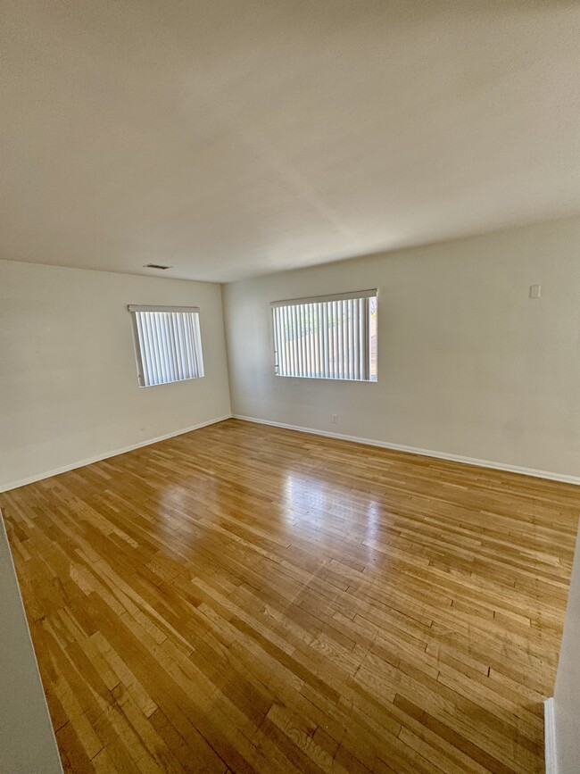 Main Living Area - 5424 Vantage Ave Apartments Unit 5424