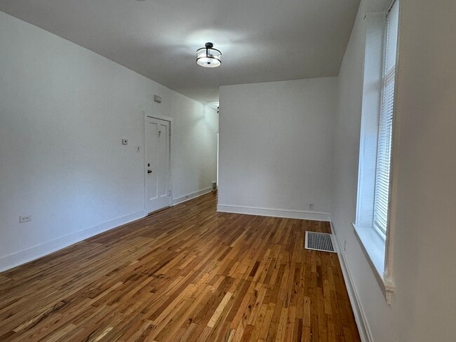 Photo - 3915 W Potomac Ave
