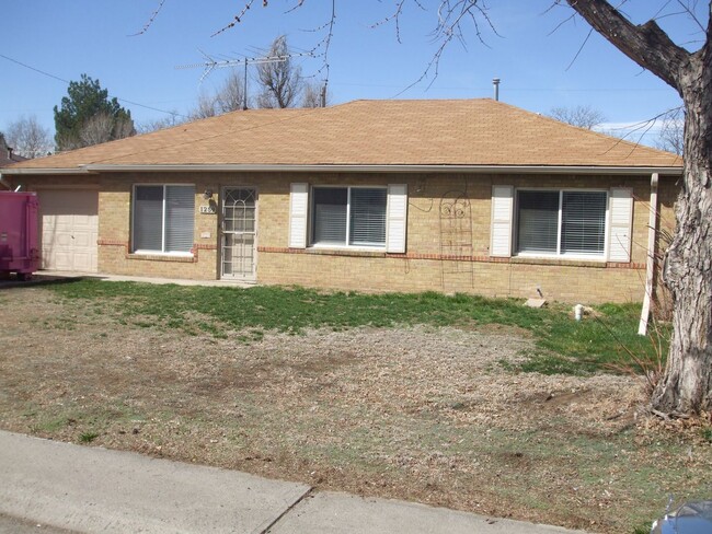 Spacious 4 bedroom 2 bath house with large... - Spacious 4 bedroom 2 bath house with large...