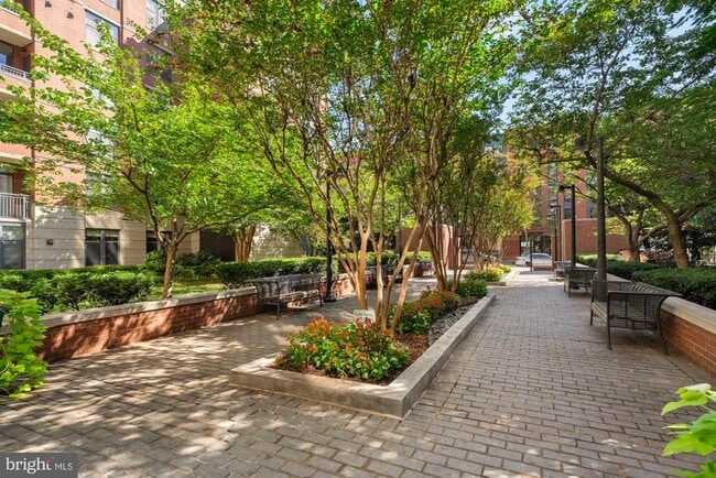 Photo - 1021 N Garfield St Unit 148