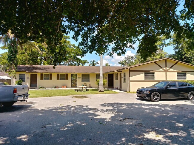 4875-4883 SW 65th Ave