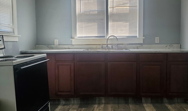 Eat-in Kitchen with Washer Dryer hookup - 133 S 7th St Unit 133 down