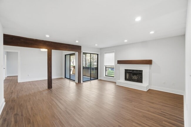 Photo - Beautifully Updated Condo with High-End Finishes Throughout