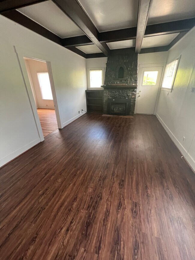 Photo - 905 NE Lake St Unidad A