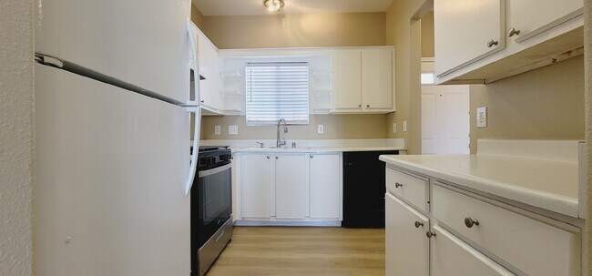 Photo - 1900 N Torrey Pines Dr Unit #203 - File 1096