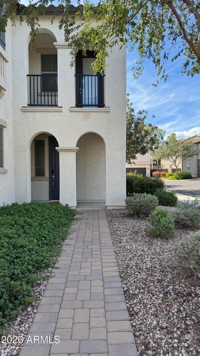 1563 W Marlin Dr