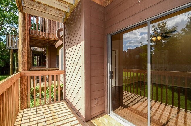 Photo - 737 Davis Rd