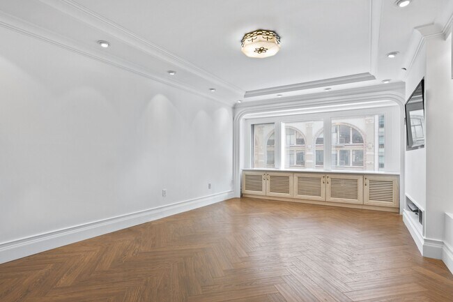 Building Photo - 160 E 23rd St