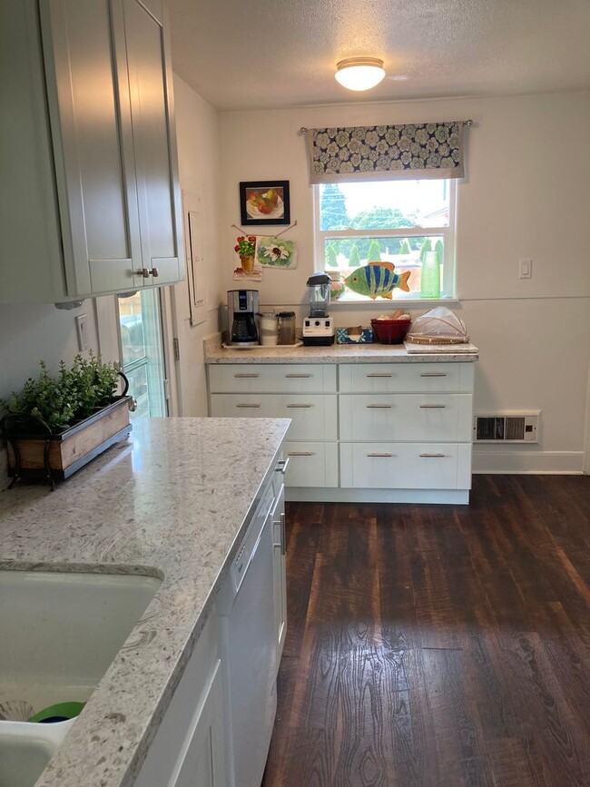 Photo - Fully Furnished Cottage in Camas Available...