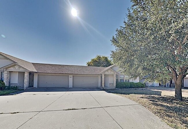 Building Photo - 5603 Thunderbird St