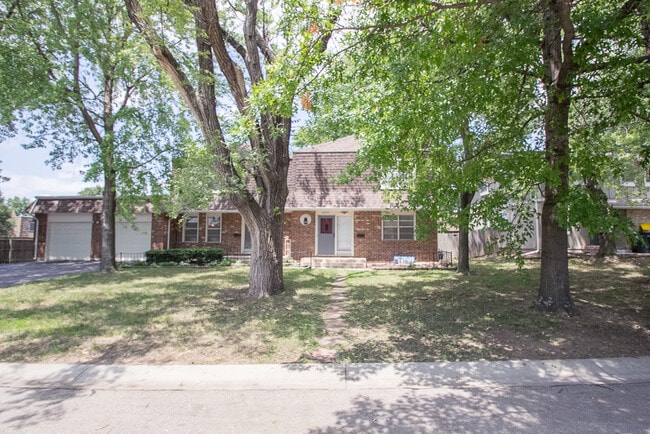 Building Photo - 10724 W 88th Terrace