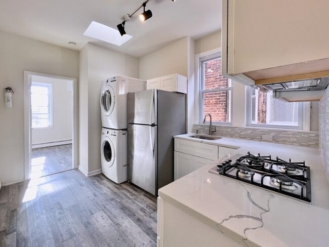 Building Photo - 405 61st St Unit 8 Rental