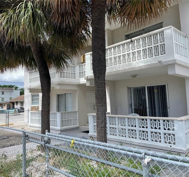 Building Photo - 1057 SW 7th St Unit 1