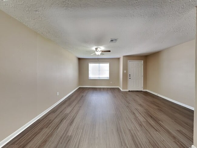 Photo - 407 Harold Ln