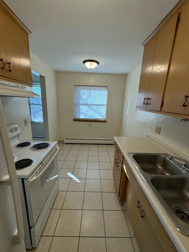 Photo - 1161 St Clair Ave Unit 18