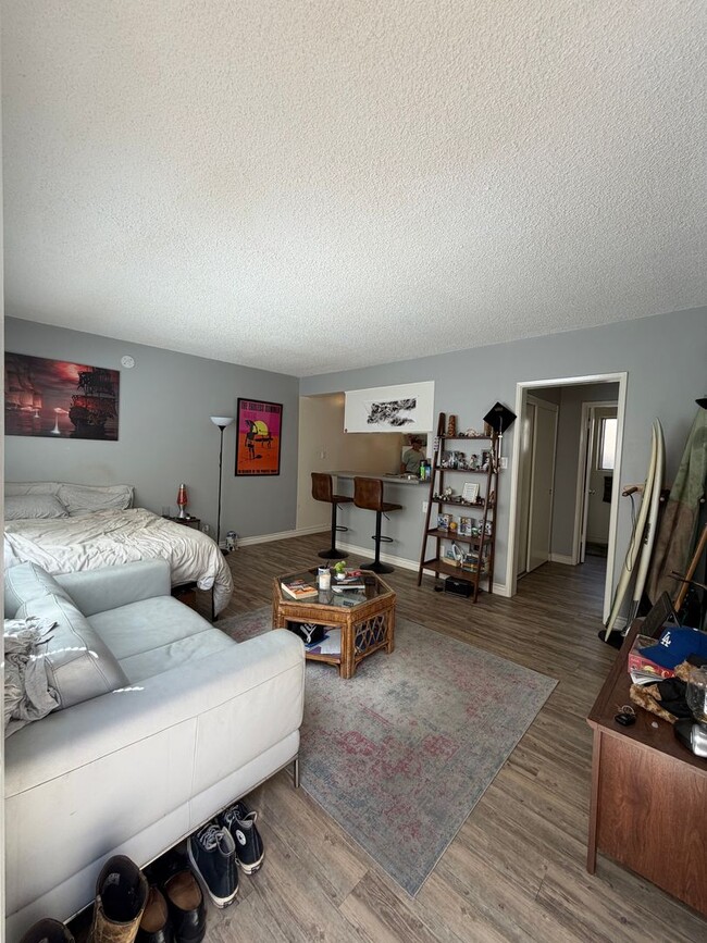 Building Photo - 143 Nieto Ave Unit 2