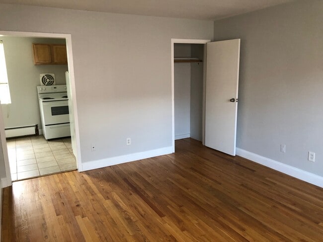 Building Photo - 378 Park Rd Unit B2 Rental